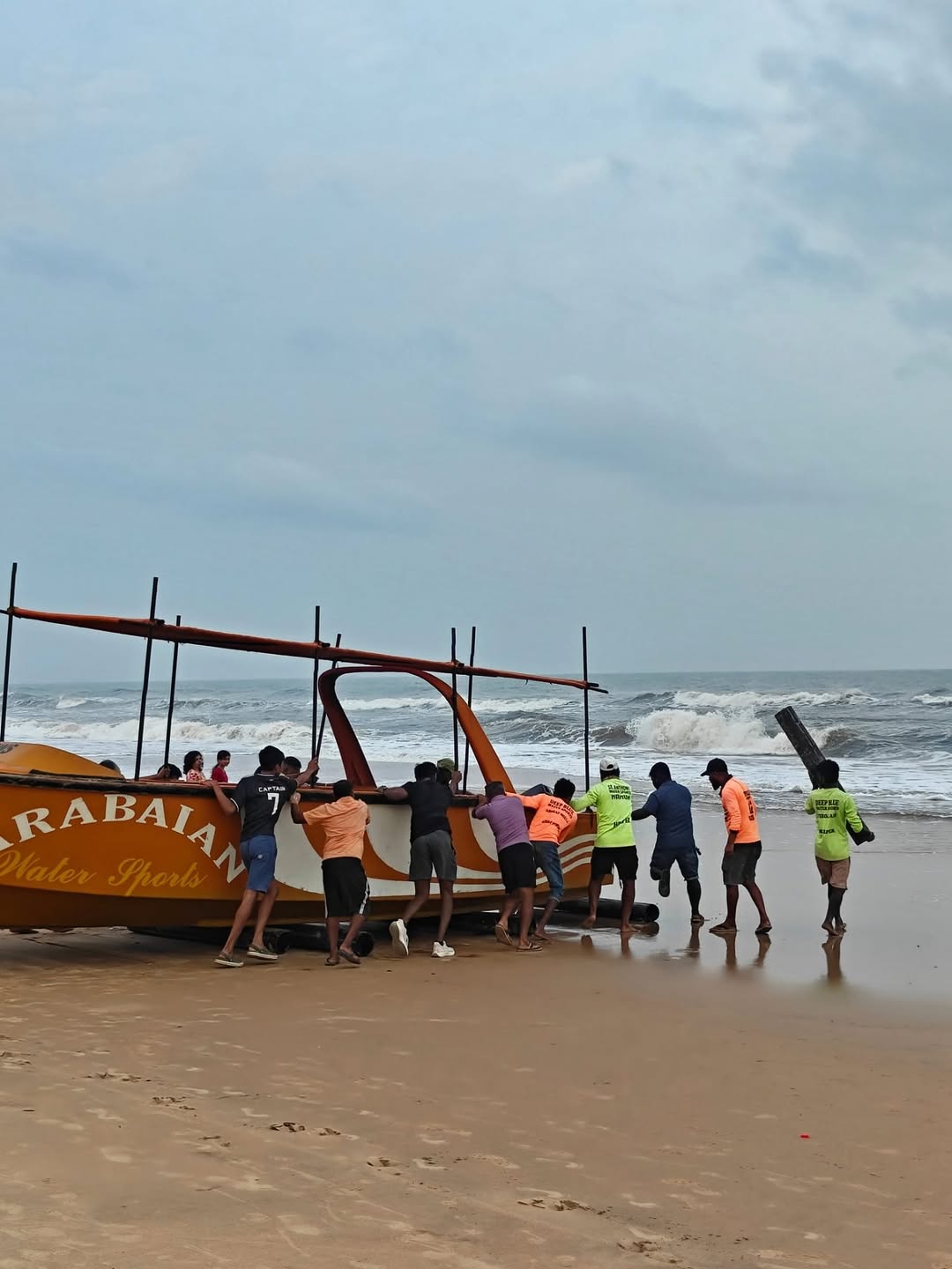 The boat reaching the waterline